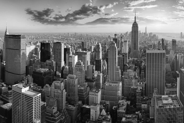 AdobeStock_126216157_New York skyscape grey